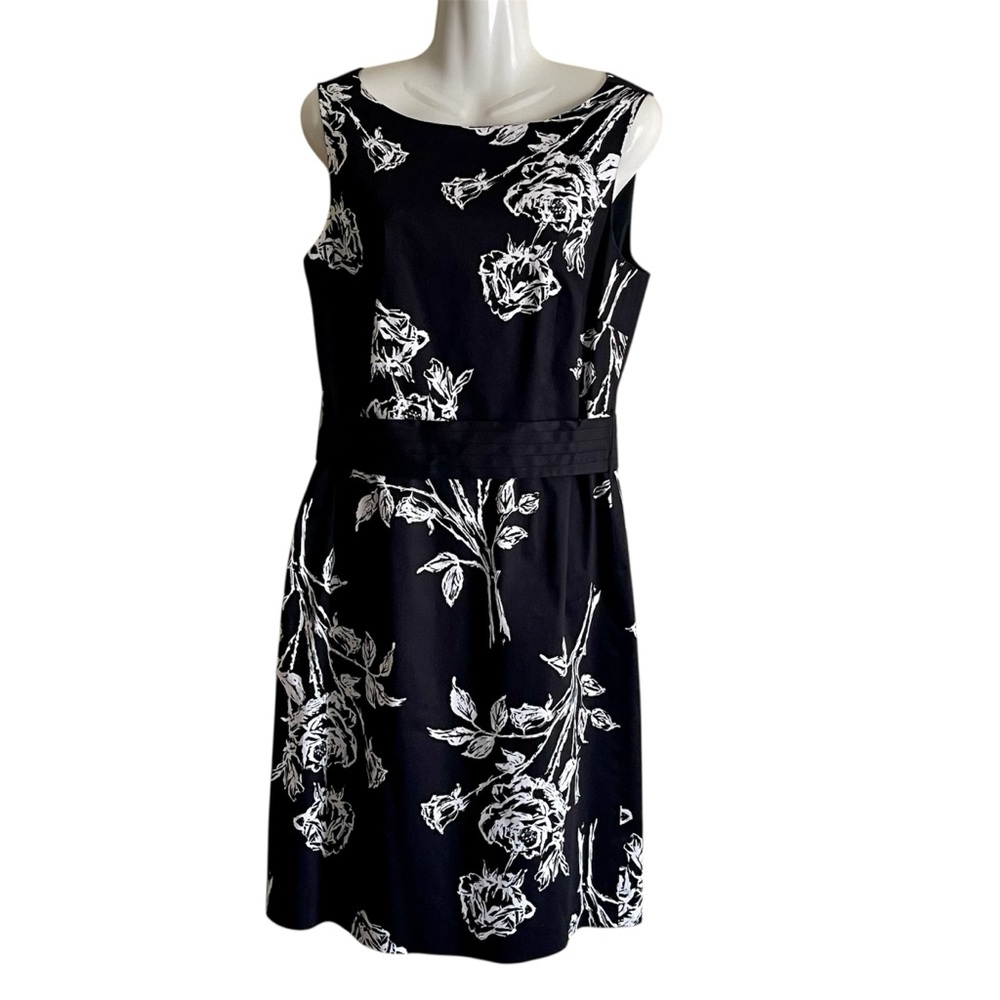 TAHARI
ARTHUR S. LEVIRE Floral Black and White Dress